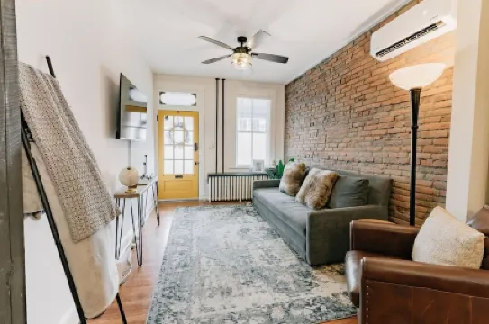 Comfy renovated townhome - heart of Downtown Lancaster