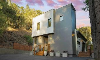 Mill Creek by Avantstay Modern Design, Patio, Hot Tub