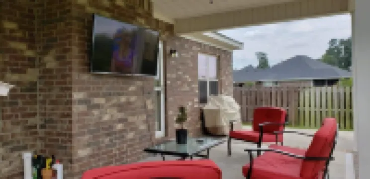 3 bed / 2.5 baths, great neighborhood