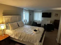 Beautiful lakefront vacation property in Mashpee Hotel a Mashpee