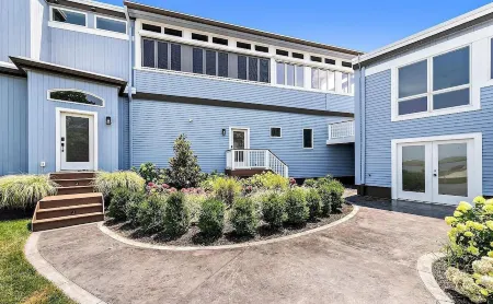 LBI Beach Haven Waterfront Estate/Resort! Gated-Pool-Hot Tub-Boat Dock! Luxury!