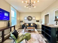 Mid-Century Modern Midtown- Walk To Restaurants & Nightlife!
