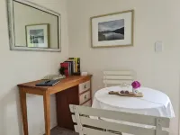 Studio 25 - a charming room in a country  garden setting Hotels in Martinborough