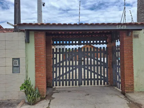 House with Pool in Itanhaém – Family and Pets Hotels in Itanhaem