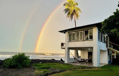Epic Ocean Front Surf House in La Libertad, El Cocal Beach  호텔