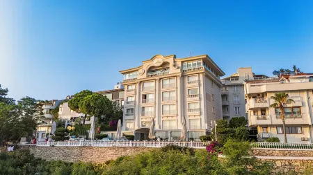 La Boutique Hotel & Suites