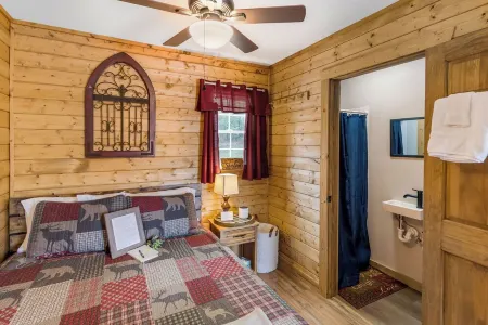 Cabin 3, the delightful Joy cabin in the heart of Moravian Falls, NC