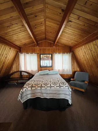 Charming, dog-friendly cabin in peaceful Birch Bay, Wa Отели рядом с достопримечательностью «Парк штата Берч Бэй»