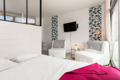 Cozy studio town center + private PARKING