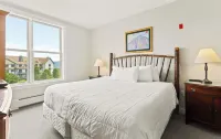 Steps to Stratton Village, Lifts! Duplex Condo!