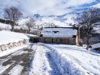 Alpine chalet, near ski resort, for 10 people, completely renovated. Hotels in Saint-Francois-Longchamp