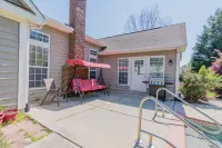 Beautiful 4bd 2bath House w/pool close to CLT Hotels near Rivergate
