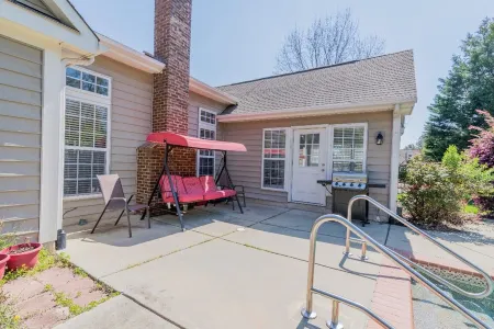 Beautiful 4bd 2bath House w/pool close to CLT Отели рядом с достопримечательностью «Rivergate»