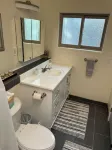 Quiet and Cozy 1 Bedroom Apartment close to the beach! Hotel dekat Bayonet and Black Horse