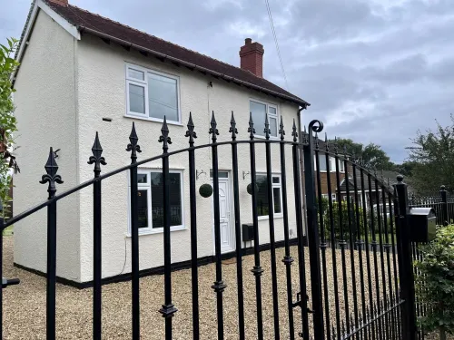 Delightful 2 bed detached home with secure parking Hotels in Cannock