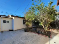 Beverlywood 2 bedroom guesthouse. 5 minutes to Rodeo Drive!