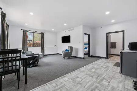 Calcis @ The Cobblestone