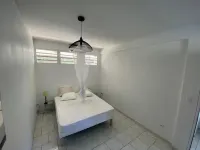 Charming apartment with swimming pool Hotel dekat Eglise