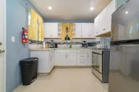 Charming 2-bedroom apartment in Buckleys with WiFi, AC Hotels in Buckleys