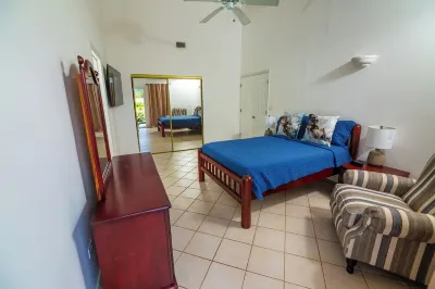 Welcome to Blue Emerald Villa. A 3-bedroom villa in brilliant Harbour View, ANU Hotels near Valley Church Bay