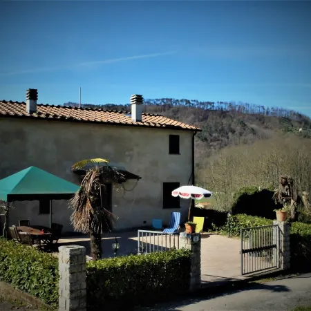 La Cheta - House in the hills with garden, between Lucca and the beaches of Viareggio
