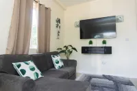 2 Bed 2 Bath House,Whale Watching /2Mins from Ferry Terminal/15Mins to RodneyBay