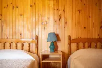 Unit 2 - Bay view duplex cottage, near coffee shops, restaurants and beach Hotels in Kings County