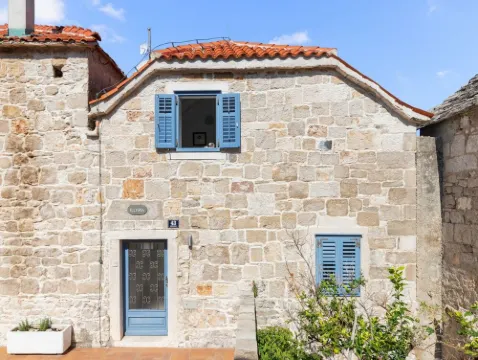 Illyria - a beautiful fisherman's cottage just 3 meters from sea
