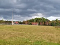 Cozy 2-bedroom cabin with WiFi, AC in welcoming Jamestown