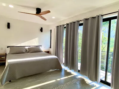 Enchanting 5 bedroom Hillside Jungle Villa & Pool Walking Distance to the Beach