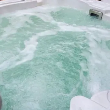 Historic Signal Hill Escape. Hot tub/ocean view