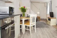 Malt Cottage - Luxury 2 Bedroom, Pet friendly cottage in old town Padstow