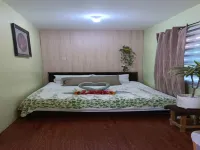 Amigas Transient House Makiling Botanic Gardens附近的飯店
