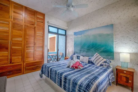 Amazing View Oceanfront with 2 pools, Daily Housekeeping