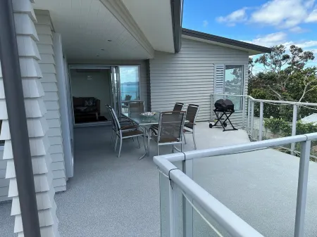 Luxury clifftop retreat in Tindalls Bay, Whangaparaoa Peninsular, Auckland Отели в г. Уангапараоа