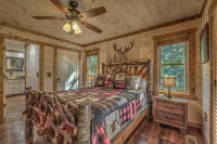 Spacious luxury cabin in private wooded setting 5 mins from downtown Blue Ridge Mercier Orchards附近的飯店