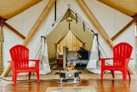 “Sunshine” Glamping, Private Bath + Hot Tub