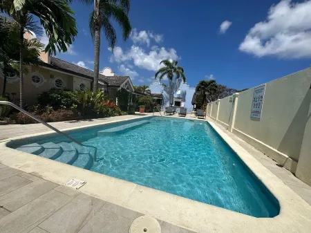 Beautiful West Coast villa, shared pool, Inc Fairmont Beachclub access for four. Отели в г. Портерс