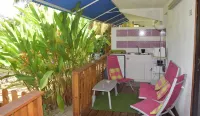 Air conditioned studio 3 minutes walk from the beach