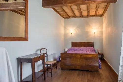 Independent apartment for 4 to 5 people, town center and very quiet. Hotels in Mirepoix