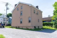 King Bed / Private Parking / 300mbps+ WiFi