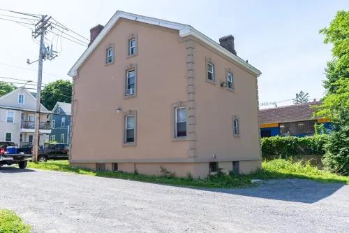 King Bed / Private Parking / 300mbps+ WiFi