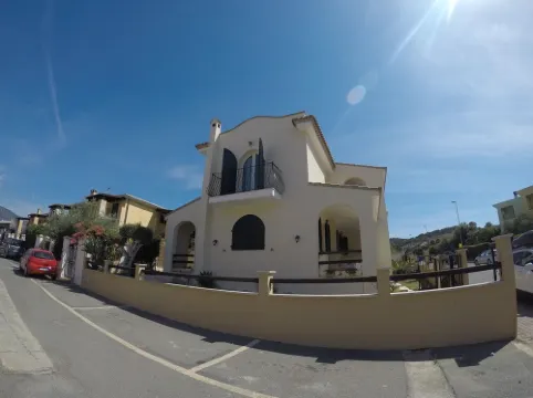 Villa with garden in a small paradise