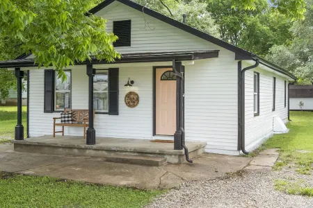 DOWNTOWN OWASSO! Newly Remodeled. The Birch Nest Отели рядом с достопримечательностью «Парк Рейола»