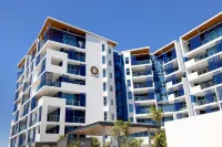 3BR Lux Beachfront Escape - Pool Gym King bed