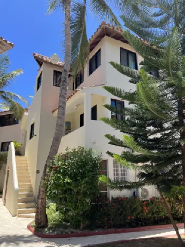2 BR, 2 Bath villa on private beach in Los Corales, Bavaro Beach, Punta Cana. โรงแรมใน