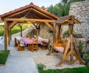 Villa with a view to nature, hydromassage heated pool, authentic stone property Hotels in 