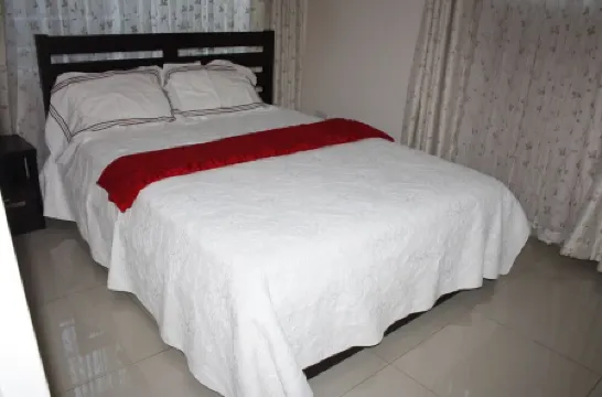 LONJETA SELF-CATERING APARTMENTS Отели рядом с достопримечательностью «Парк Хавила»