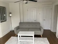 Charming 2-bedroom Cape Cod style Inn  in Musquodoboit Harbour with WiFi, AC Hotels in Musquodoboit Harbour