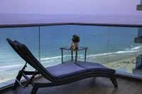 Sea view apartment ~ 1 min from the beach!